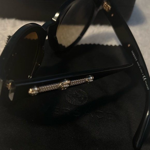 Versace Retro Cateye sunglasses! - Picture 3 of 9
